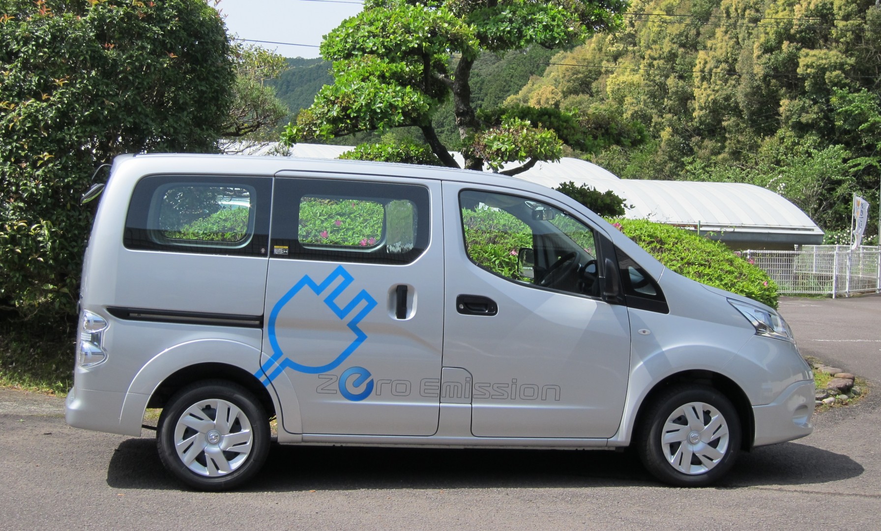 日産自動車株式会社から電気自動車 E Nv0 が無償貸与されました 黒潮町公式ホームページ